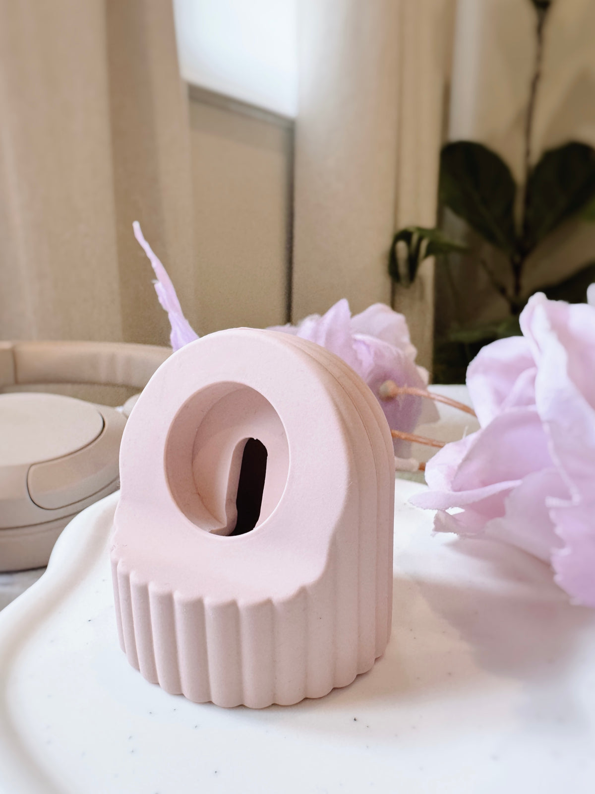 Ribbed Watch Charging Stand