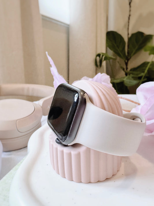 Ribbed Watch Charging Stand